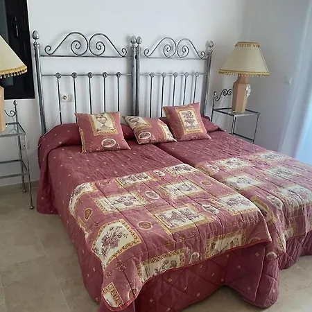 Apartment 3 Bed With Pool And Parking *