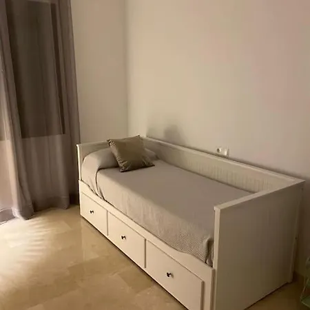 Apartment 3 Bed With Pool And Parking *