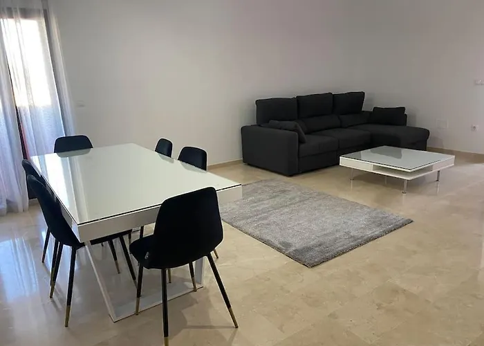 Balcones - 3 Bed With Pool And Parking *